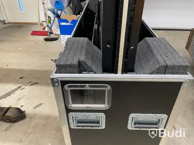 2 St 75” Samsung pro skärm med case
