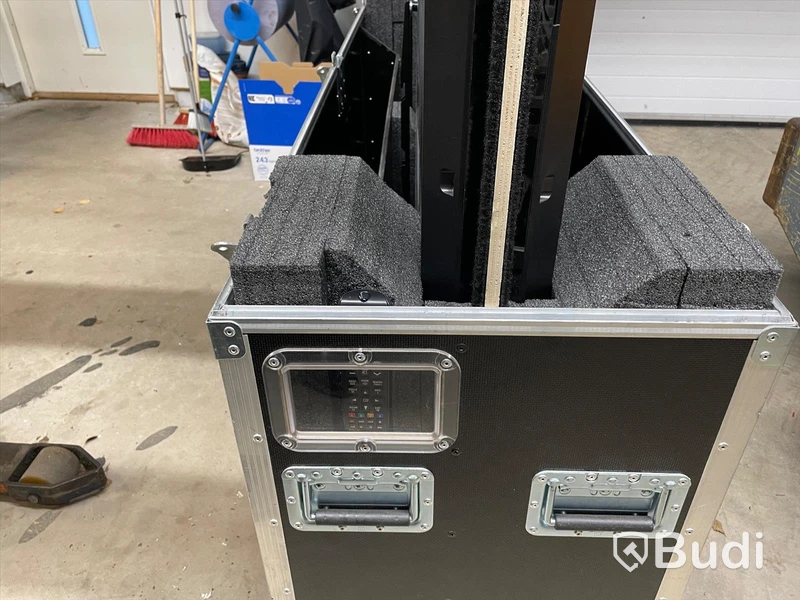 2 St 75” Samsung pro skärm med case