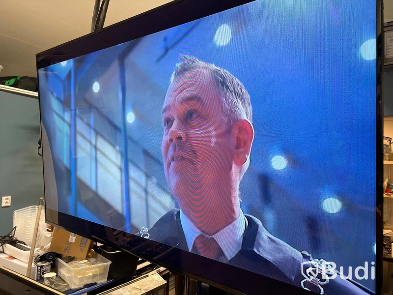 2 St 75” Samsung pro skärm med case