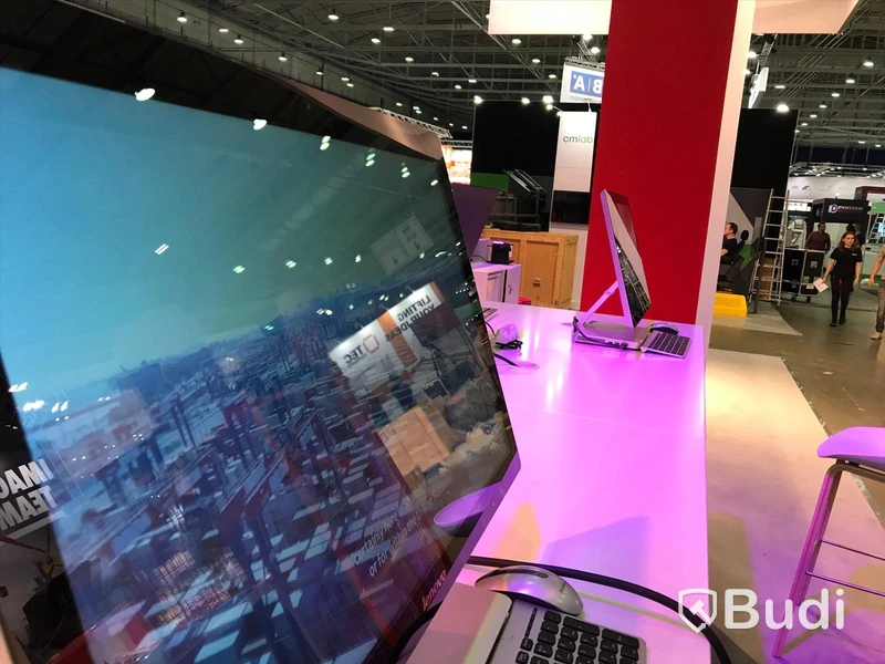 Snygg 27" Touchskärm med inbyggd dator I7 och LIMA och case