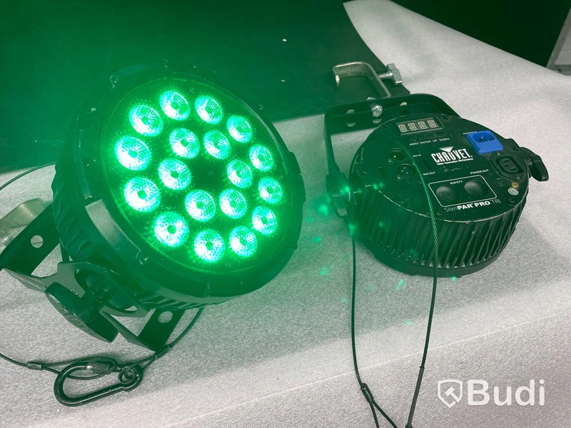 7 St Chauvet SLIMPAR PRO med case