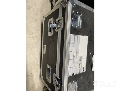 7 St Chauvet SLIMPAR PRO med case