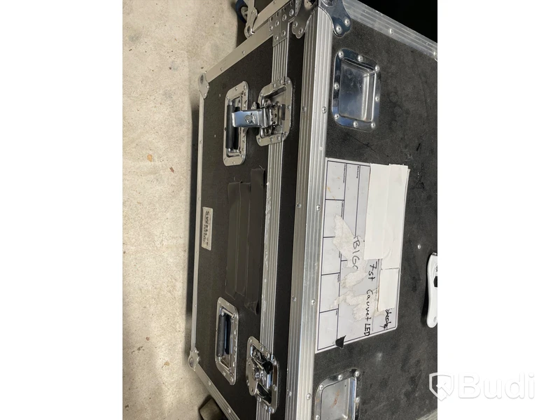 7 St Chauvet SLIMPAR PRO med case