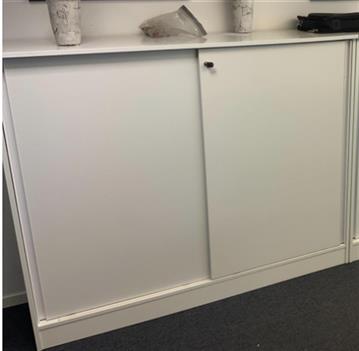 Förvaringsskåp med skjutdörrar Edsbyn 158x43 höjd: 128,5cm