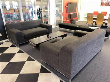 2st soffor samt soffbord, Sofforna är ca 180cm breda