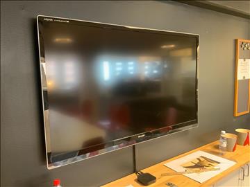 SHARP TV 50 tum Aquos Quattron 3D, OBS! Finns små repor på ytan