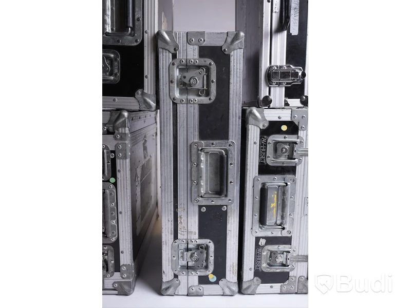 5 St tomma cases