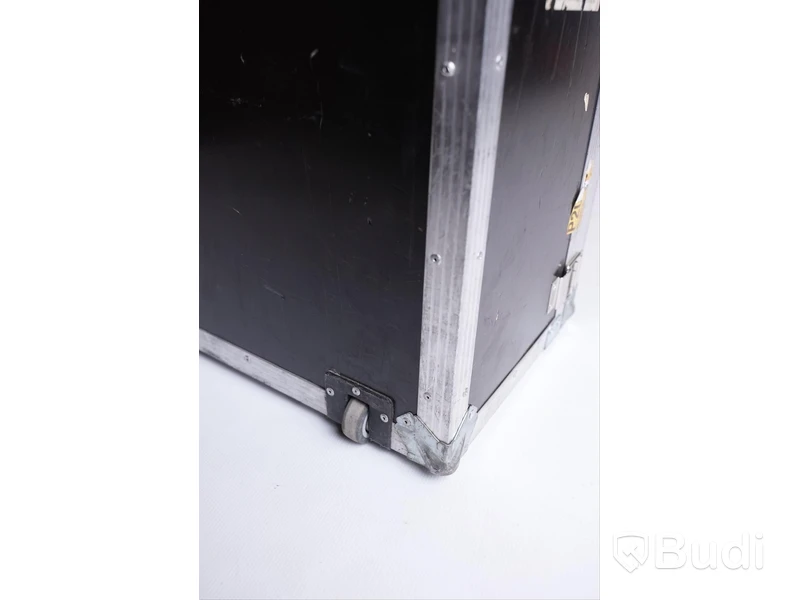 1 St tomma cases