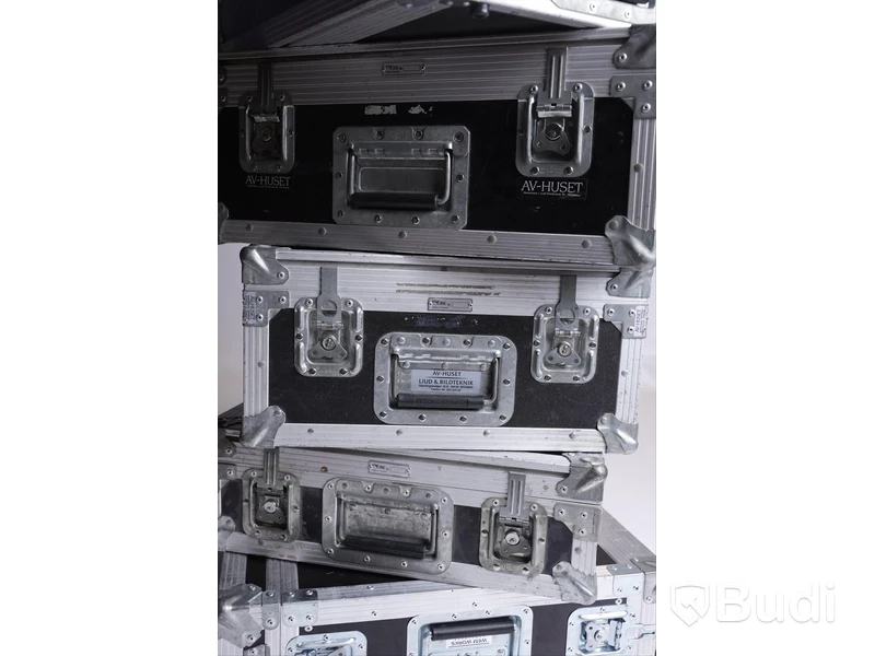 5 St tomma cases