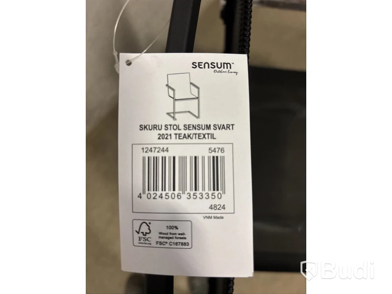 Fåtölj Sensum Skuru, svart med teakhandtag