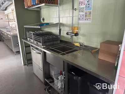 Bänk med ho. Ord pris 19.150 kr inköpt 2022 Förspolningsdusch. Ord pris 10.534 kr inköpt 2022 Korg/sorteringshylla. Ord pris 4900 kr inköpt 2022