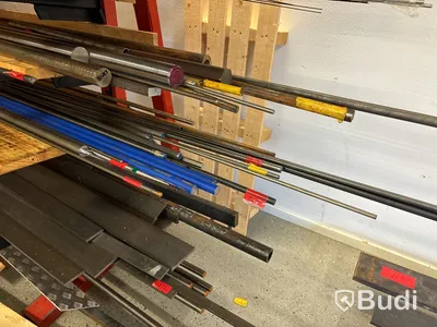 Materialställ med innehåll
