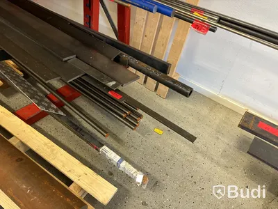 Materialställ med innehåll