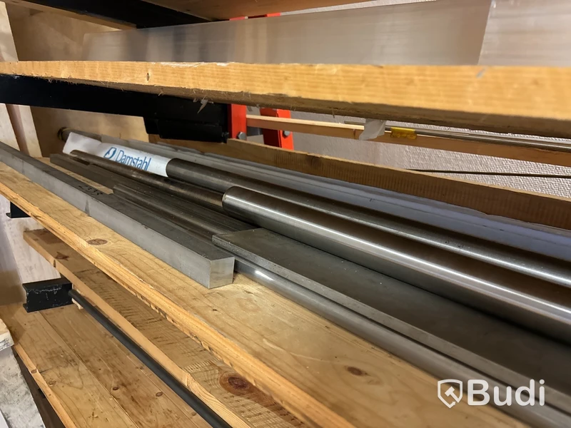 Materialställ med innehåll