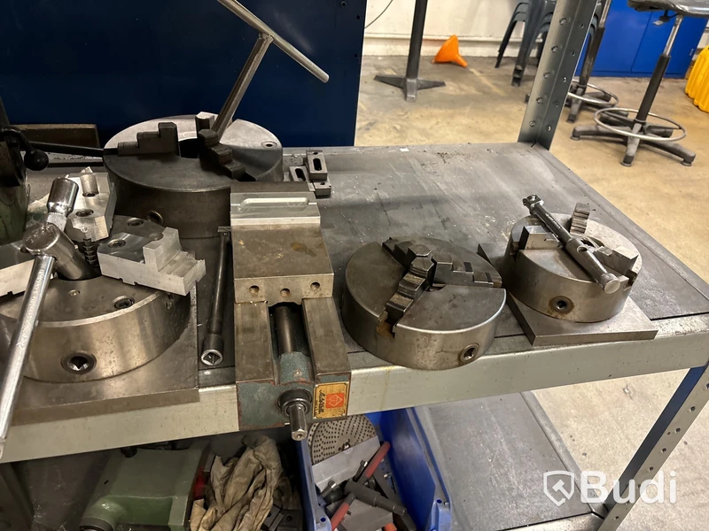 Hylla, delningsapparat, chuckar m.m.