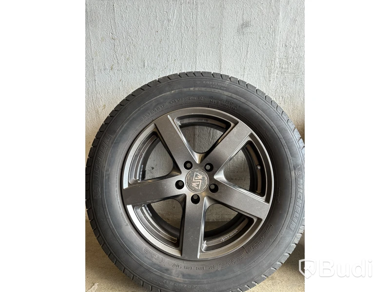 4 st. Däck på fälgar, Michelin 235/65R17