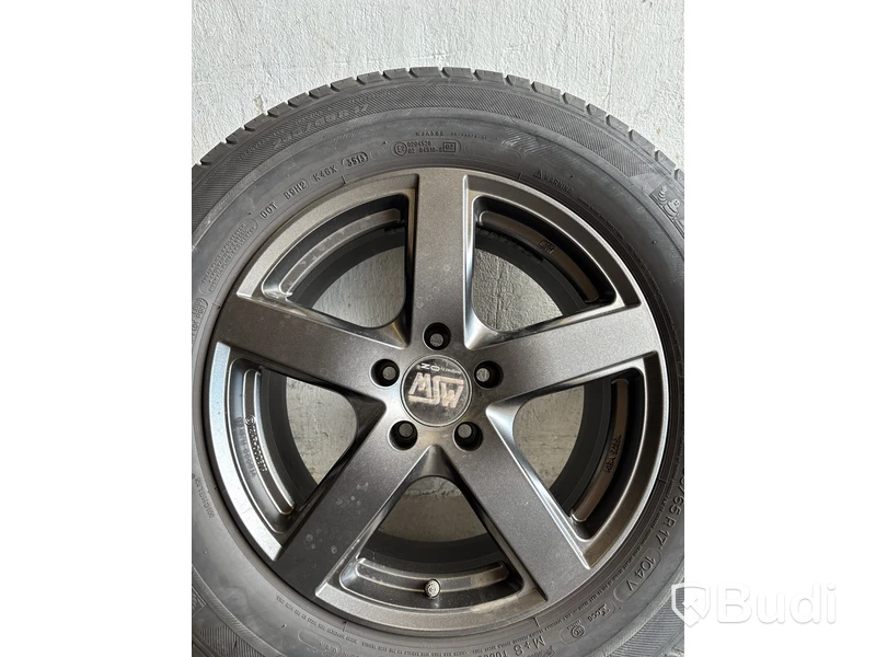 4 st. Däck på fälgar, Michelin 235/65R17