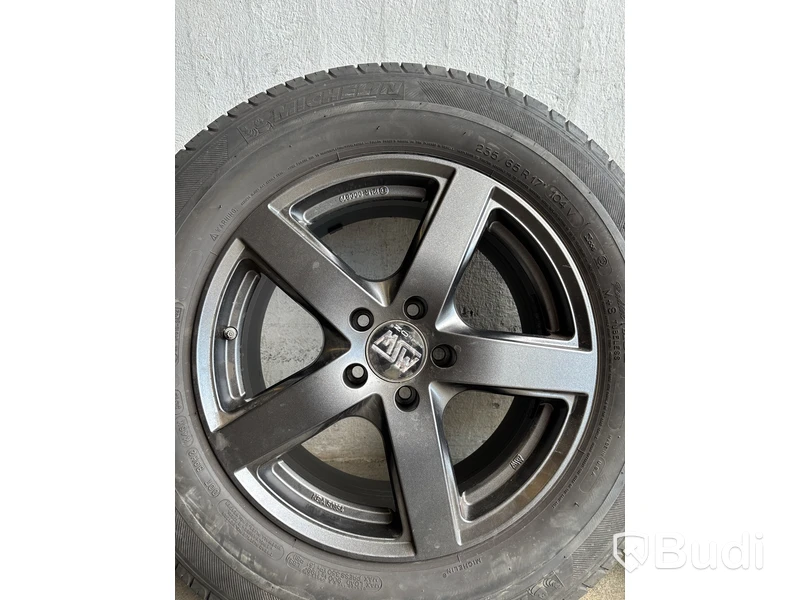 4 st. Däck på fälgar, Michelin 235/65R17