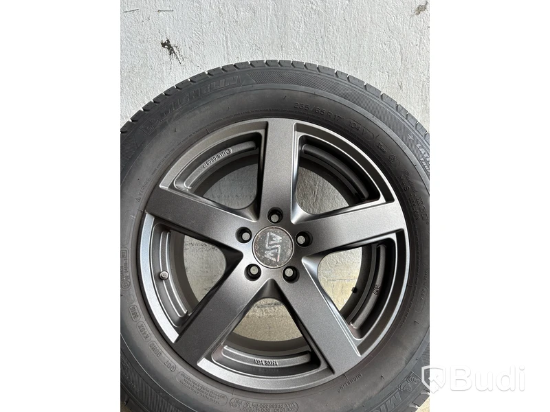 4 st. Däck på fälgar, Michelin 235/65R17