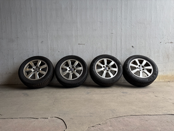 4 st. Däck på fälgar, olika märken 215/55 R16