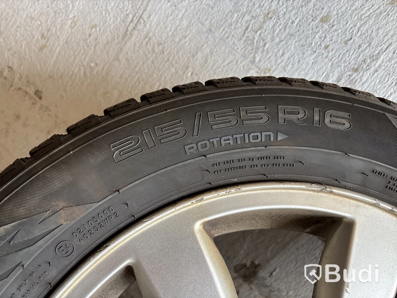 4 st. Däck på fälgar, olika märken 215/55 R16