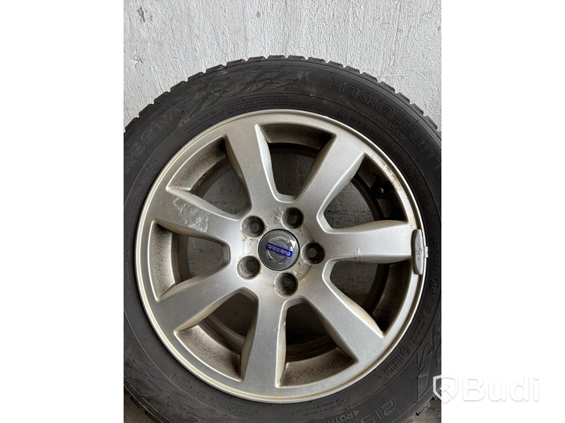 4 st. Däck på fälgar, olika märken 215/55 R16