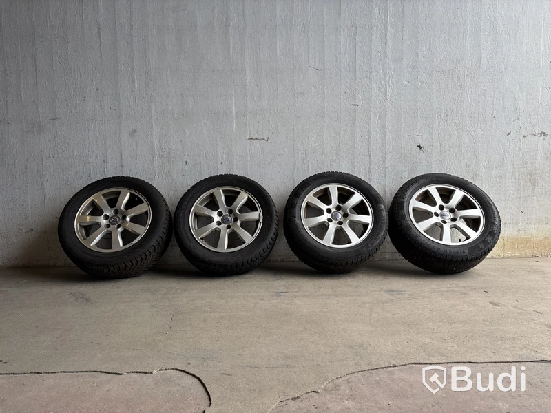 4 st. Däck på fälgar, olika märken 215/55 R16