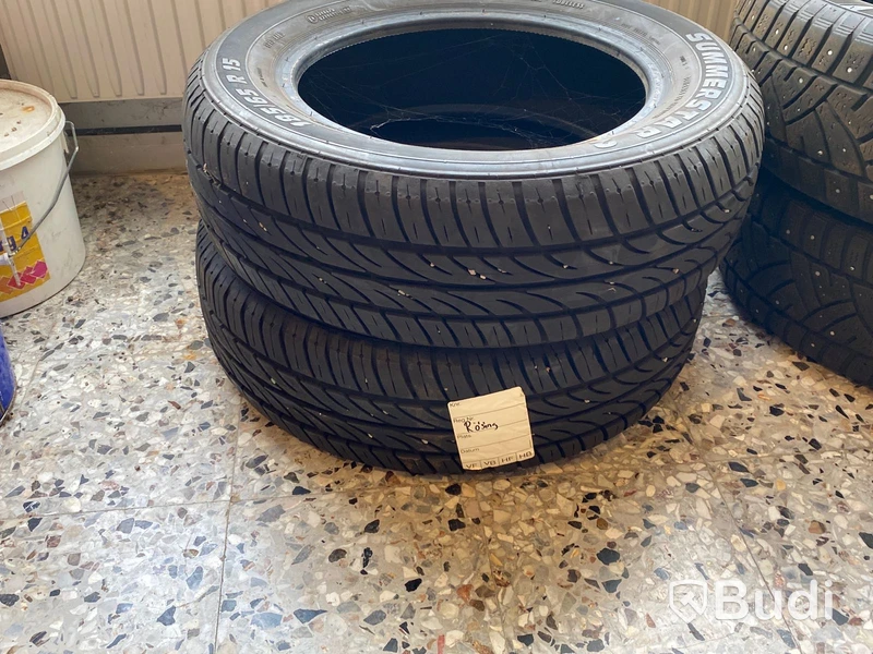 Stort parti med däck/fälgar