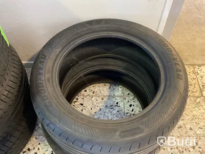 Stort parti med däck/fälgar