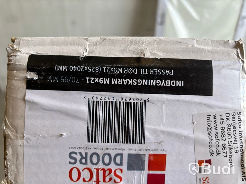 SKJUTDÖRR INFÄLLD SLÄT KOMPAKT 9X21