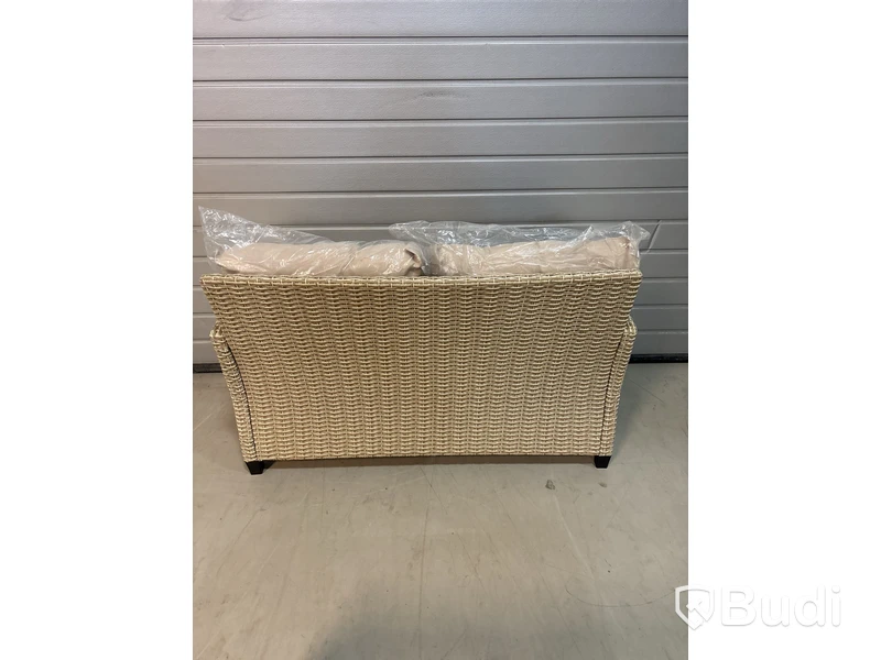 Loungesoffa och soffbord i konstrotting, Sunfun, Sävsjö, natur