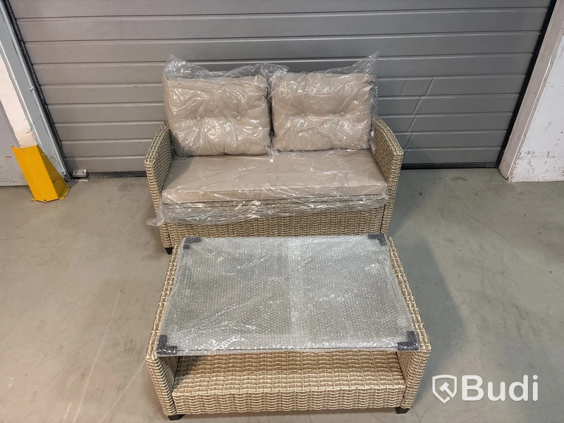Loungesoffa och soffbord i konstrotting, Sunfun, Sävsjö, natur