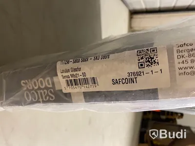 SKJUTDÖRR SAFCO LONDON GLAS 8X21 MED INBYGGNADSKARM