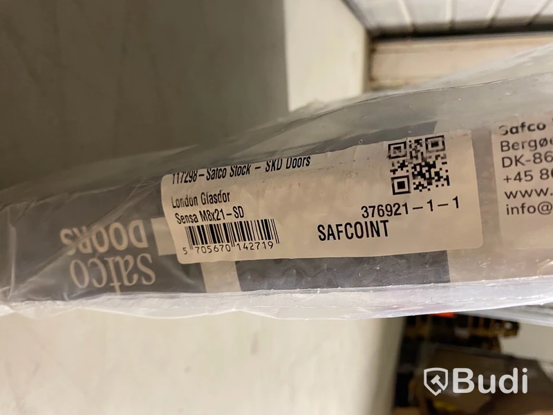 SKJUTDÖRR SAFCO LONDON GLAS 8X21 MED INBYGGNADSKARM