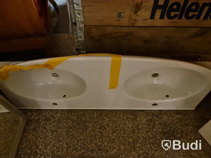 IFÖ Silva möbelpaket inkl. Högskåp och speglar Ljusgrå ek Möbelpaket: 1260x360x470mm Spegel: 845x60x620mm Högskåp 325x370x1620mm Ca. Butikspris: 47.807SEK Utställning ex.