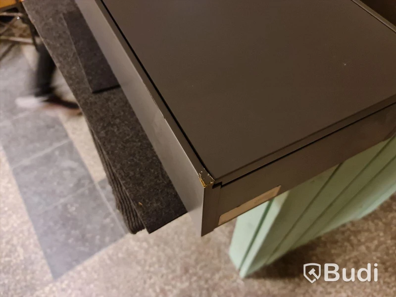 IFÖ Sense överskåp från Grafitgrå 300x127x640mm Ca. Butikspris: 2.169SEK Utställning ex.