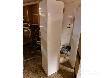 IFÖ Sense högskåp Högblank vit 330x360x1690mm Ca. Butikspris: 5.913SEK Utställnings ex.