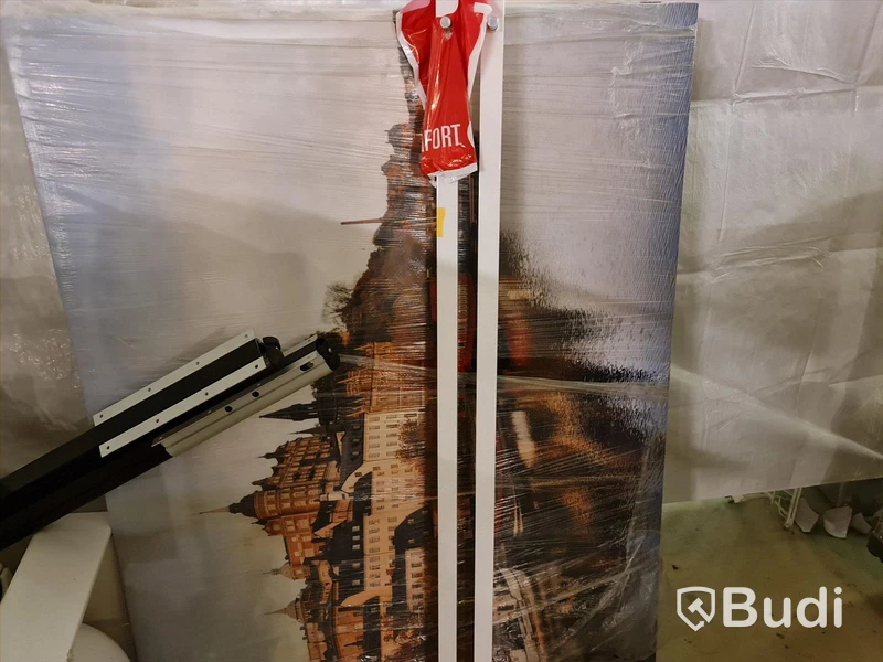 Dansani Spegel med rundade kanter inkl. Venus lampa från Dansani 400x800mm Ca. Butikspris: 3.810SEK Utställning ex.