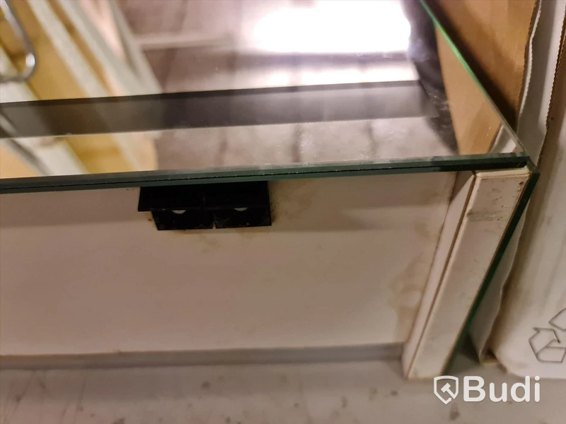 Dansani Spegel med rundade kanter inkl. Venus lampa från Dansani 400x800mm Ca. Butikspris: 3.810SEK Utställning ex.
