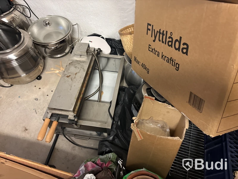 Köksutrustning i förråd