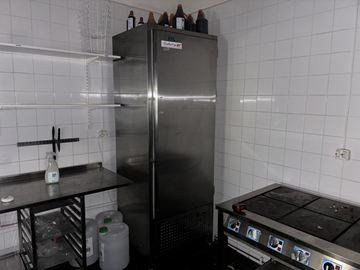 Rostfritt kylskåp med inbyggd kompressor 