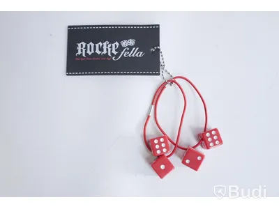 Barnkläder, hårsnoddar och nyckelaccessoar