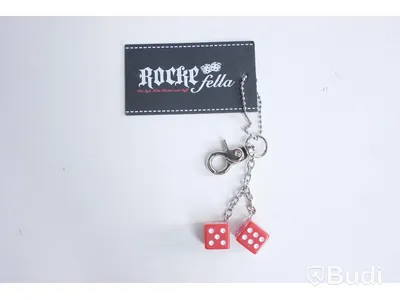 Barnkläder, hårsnoddar och nyckelaccessoar