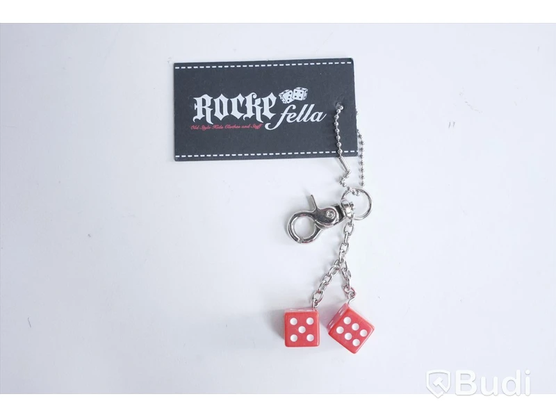 Barnkläder, hårsnoddar och nyckelaccessoar