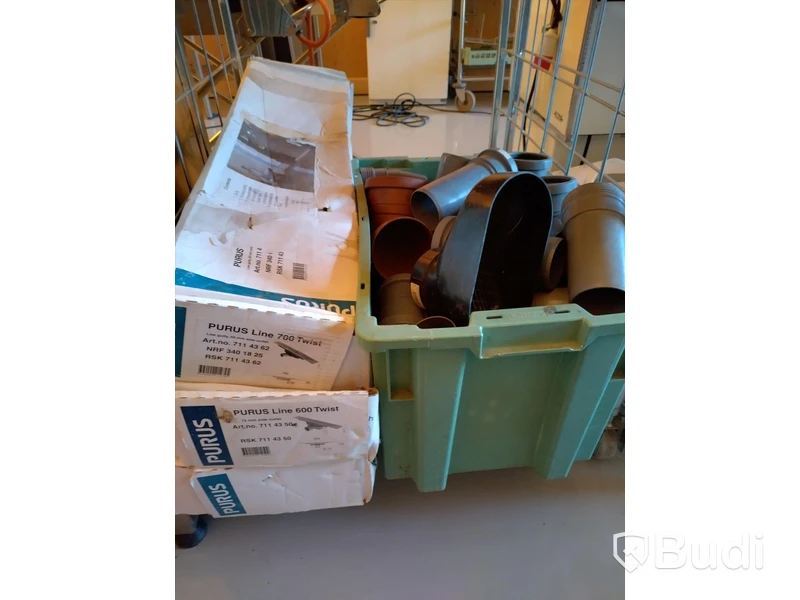 Vägghängd wc-stol IFÖ Cera 3875 samt rördelar och golvbrunnar