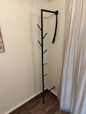Väggmonterad klädställning, MIO Stina