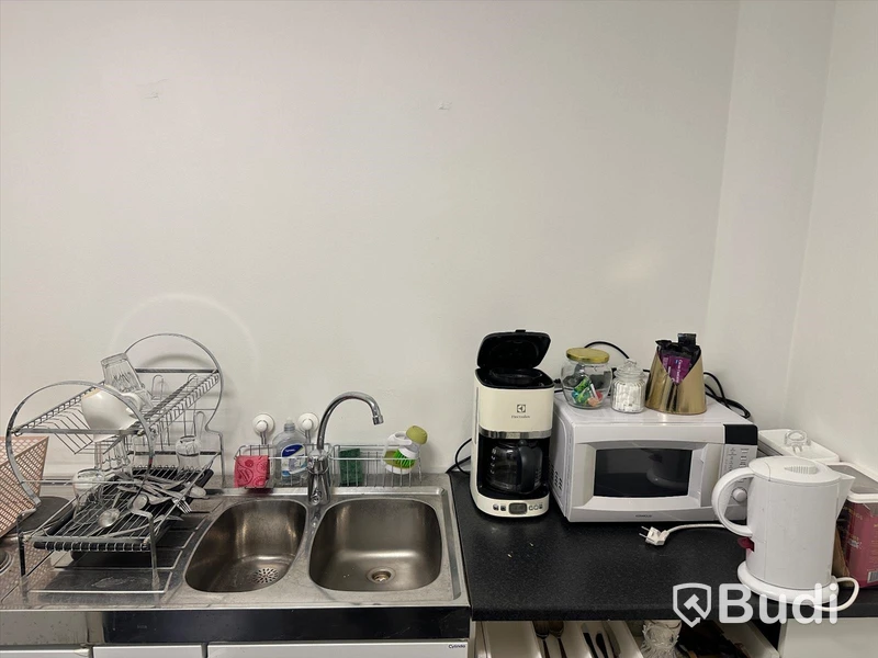 Diverse köksutensilier (Kaffekokare, Microvågsugn m.m.)