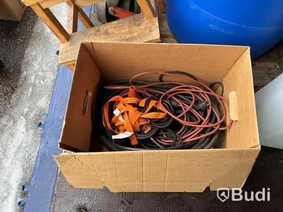 Verktyg, maskiner & allt övrigt innehåll i container.