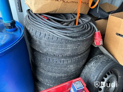 Verktyg, maskiner & allt övrigt innehåll i container.