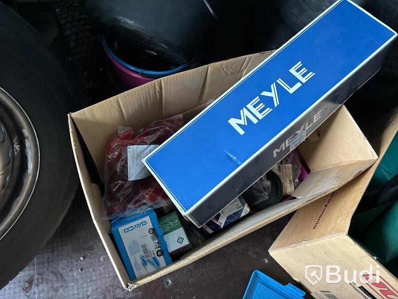 Verktyg, maskiner & allt övrigt innehåll i container.